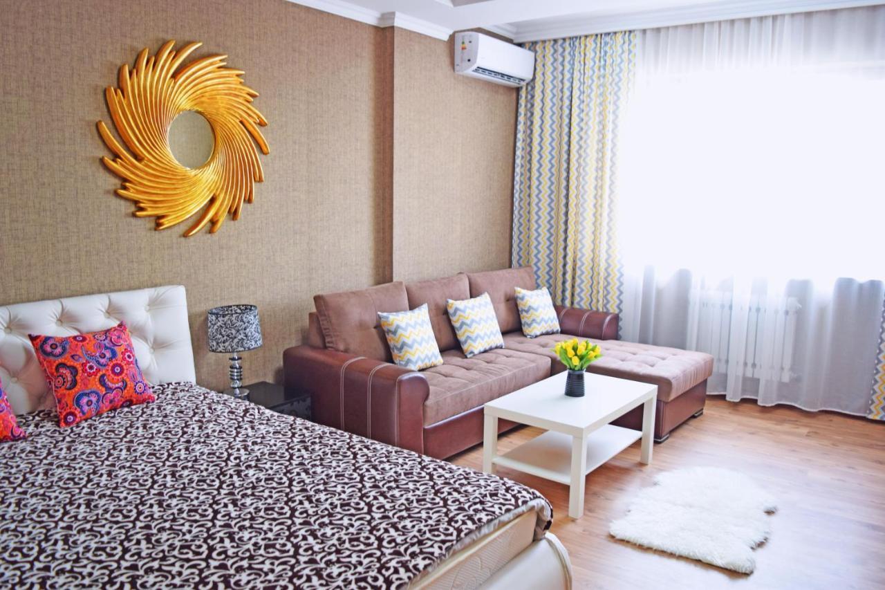 Sunny Apartment With Mountain View ビシュケク エクステリア 写真