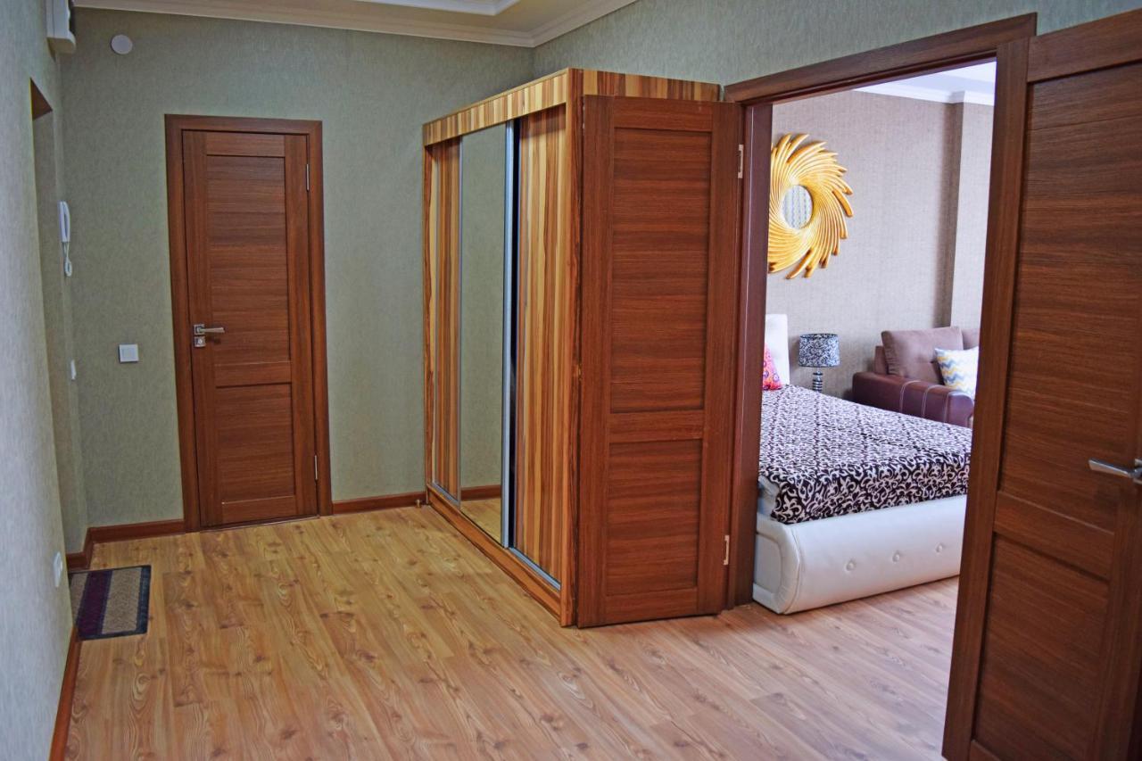 Sunny Apartment With Mountain View ビシュケク エクステリア 写真