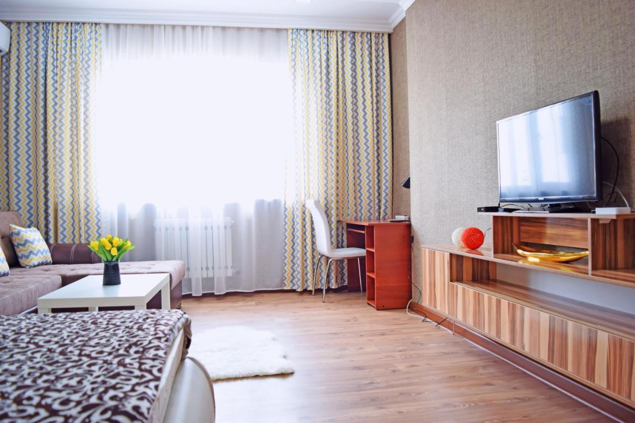 Sunny Apartment With Mountain View ビシュケク エクステリア 写真